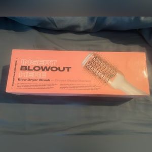 Blow dryer brush